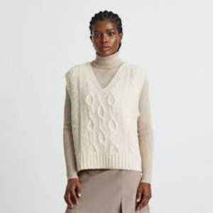 Everlane The Cloud Cable-Knit Vest in Oatmeal